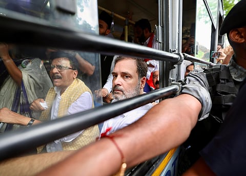 கைது செய்யப்பட்ட ராகுல் காந்தி