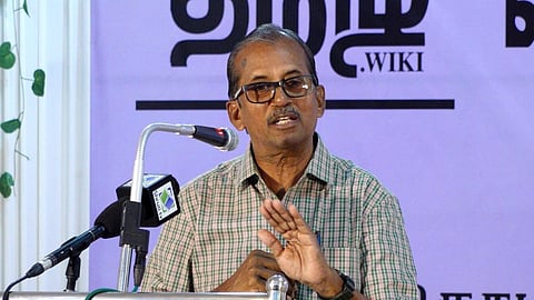 வெ.வேதாசலம் உரையாற்றுகிறார்