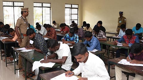 காவலர் தேர்வு (மாதிரிப்படம்)