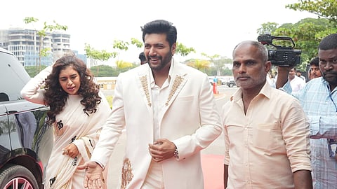 ரவிமோகன் - கெனிஷா ஜோடி