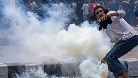 நேபாளத்தில் சமூக ஊடகங்கள் மீதான தடை நீக்கம்… உள்துறை அமைச்சர் ராஜினாமா!