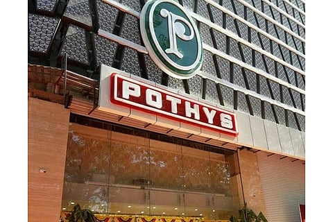 மதுரை பிரபல துணிக் கடையில் ஐடி சோதனை!