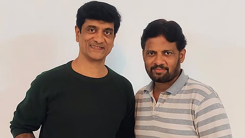 இயக்குநர் சிம்புதேவனுடன் நடிகர் சாம்ஸ்