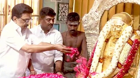 பசும்பொன் முத்துராமலிங்கத் தேவருக்கு மலர் தூவி மரியாதை செலுத்தும் முதல்வர் ஸ்டாலின்