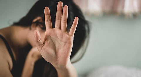 கல்லூரி மாணவி கூட்டு பாலியல் வன்கொடுமை.. 3 பேரை தேடும் போலீஸ்!