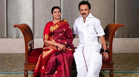 மனைவி துர்காவுடன் முதலமைச்சர் மு.க.ஸ்டாலின்