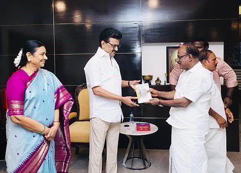 முதலமைச்சருடன் எழுத்தாளர் இமையம்