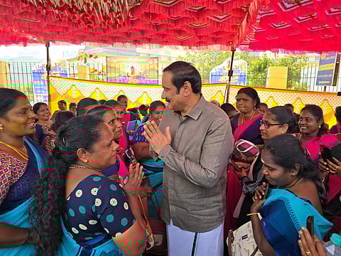 போராட்டம் நடத்திவரும் அங்கன்வாடி பணியாளர்களுக்கு நேரில் ஆதரவு தெரிவித்த அன்புமணி