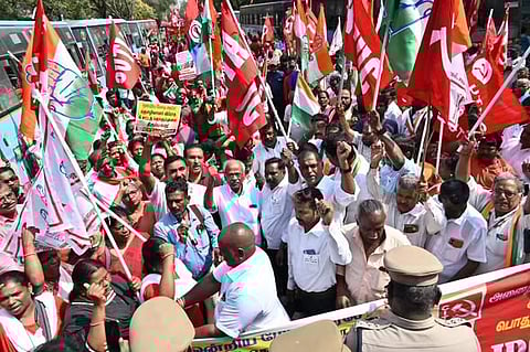 சட்டத் தொகுப்புகளைக் கண்டித்து சென்னையில் மறியல்