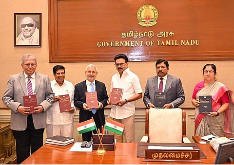 மைய - மாநில உறவுகள் குறித்த உயர்நிலைக் குழு அறிக்கை சமர்ப்பிப்பு!