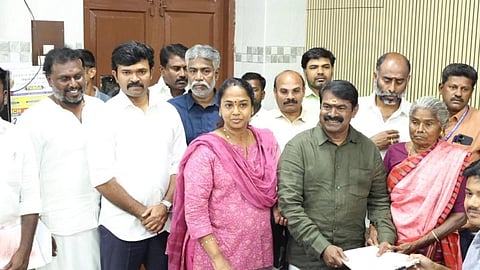 சீமான் வேட்பு மனு தாக்கல் செய்தார்!