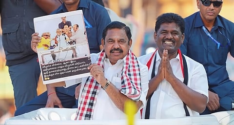 பழனிசாமி முழு சங்கி- ஸ்டாலின், கருணாநிதி சங்கியா?- எடப்பாடி