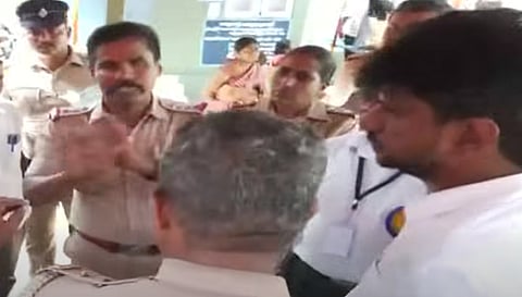 ஈரோடு கிழக்கில் கள்ள ஓட்டு பதிவு!