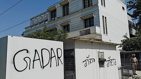 ஹர்பஜன் சிங் வீட்டில் கரிபூசிய ஆம் ஆத்மி கட்சியினர்!