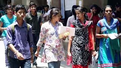 தனியார் கல்லூரி மாணவர்கள்