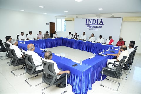 இந்தியா கூட்டணிக் கூட்டத்தில் த.வெ.க. அமைச்சர்கள்