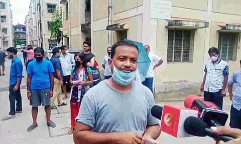 খোৱাপানী নোপোৱাৰ অভিযোগ গুৱাহাটীৰ ঘোৰামৰাৰ কণ্টেইনমেণ্ট জ'নৰ বাসিন্দাৰ