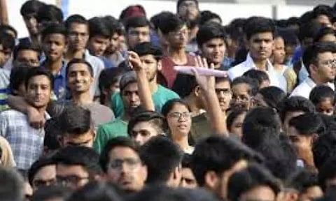 অসমৰ তিনিখন বিশ্ববিদ্যালয়ে উচ্চতৰ মাধ্যমিকৰ ছাত্ৰ-ছাত্ৰীক নামভৰ্তি কৰাব