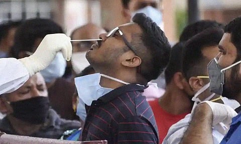 বহিঃভ্ৰমণ নকৰাকৈয়ে ক'ৰ'নাত আক্ৰান্ত হ'ল গুৱাহাটীৰ দন্ত চিকিৎসক