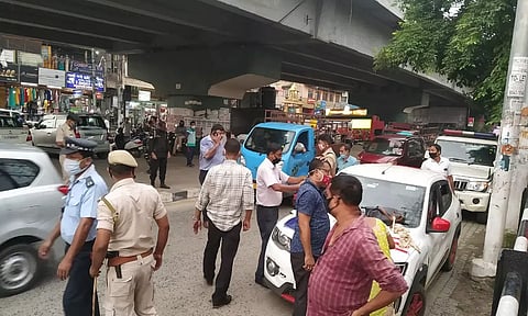 ক'ৰ'নাতংকৰ মাজতে গুৱাহাটীত নিষিদ্ধ ড্ৰাগছসহ ১৯জন গ্ৰেপ্তাৰ