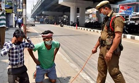 আৰক্ষীৰ সহায়ক সেৱা মুকলিঃ লকডাউন ভংগকাৰীৰ তথ্য জনাব পাৰিব
