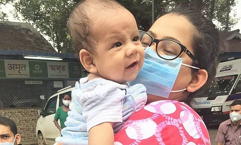 ক'ৰ'নাক পৰাভুত কৰিলে মাতৃসহ কণমানি স্বৰ্ণিলে