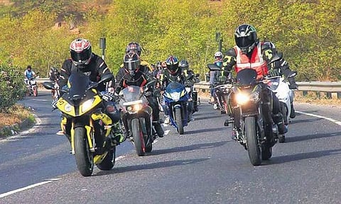 মেঘালয়ৰ পৰা ঘূৰাই পঠিয়ালে অসমৰ ৬ বাইকাৰ্ছক