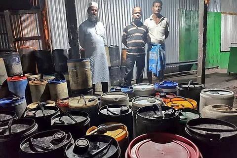 অত্যাৱশ্যকীয় সামগ্ৰীৰ আভুৱা ভাৰি চোৰাং কাৰবাৰঃ ধুবুৰীত জালত পৰিল চক্ৰ