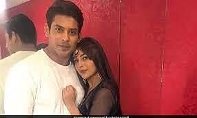 শ্বেহনাজ গীলৰ কোলাত শেষ নিশ্বাস ত্যাগ কৰে সিদ্ধাৰ্থ শুক্লাই