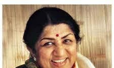 ৯২বছৰ বয়সত ভৰি দিলে কিম্বদন্তি শিল্পী লতা মঙ্গেশকাৰে