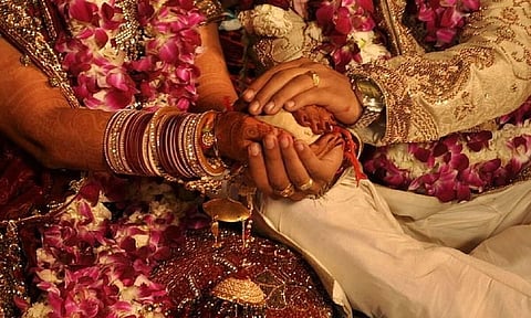 বিবাহৰ পিছদিনাই প্ৰেমিকাৰ সৈতে পলায়ন কেৰালাৰ মহিলাৰ