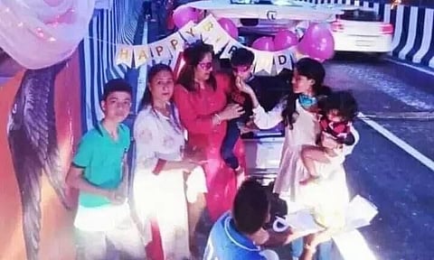 বিশেষভাবে সক্ষম শিশুক আমোদ দিবলৈহে উৰণীয়া সেতুত জন্মদিন উদযাপন