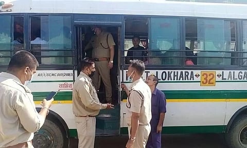 যাত্ৰীৰ পৰা অতিৰিক্ত ভাড়া সংগ্ৰহঃ গুৱাহাটীত ৬ খন ৰাজহুৱা যান-বাহন জব্দ