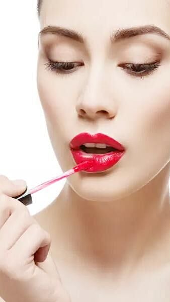 লিপষ্টিক কেনেদৰে নিখুঁতভাৱে প্ৰয়োগ কৰিব লাগে,প্ৰতিবাৰেই