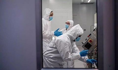 অ'মিক্ৰণঃ দক্ষিণ আফ্ৰিকাত ক'ৰনা ভাইৰাছৰ নতুন প্ৰকাৰ চিনাক্ত