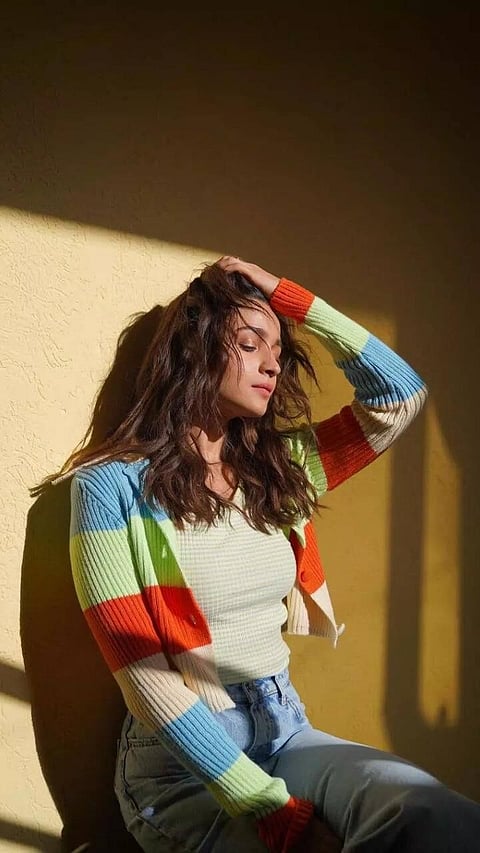 আলিয়া ভাটক যেতিয়া “কুল" যেন লাগে ! ভিন্ন জ্যাকেটত কেমেৰাত বন্দী হ’ল বলিউড সুন্দৰী