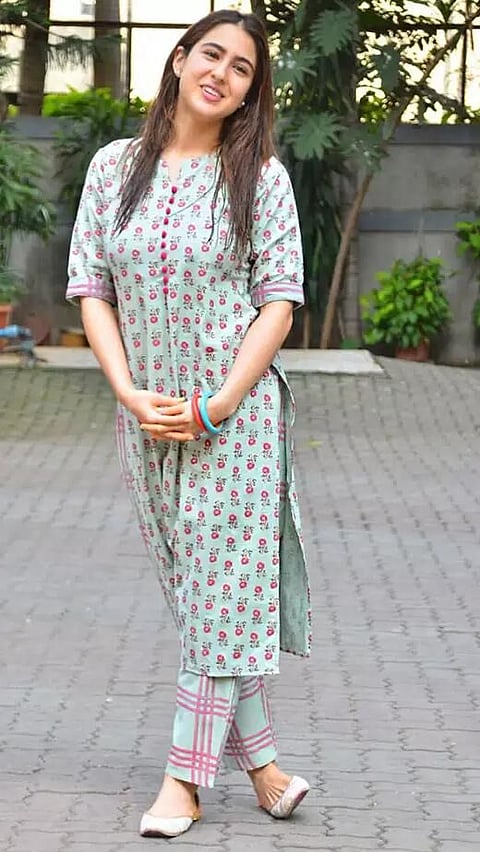 ছাৰা আলী খানৰ হিয়াত ঢৌ তোলা  দৃষ্টিঃ