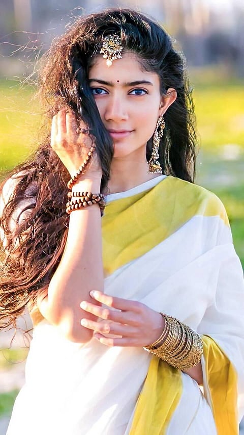 চাই পল্লবীৰ এই ছবিকেইখনে আপোনাৰ হৃদয় স্পন্দন বৃদ্ধি কৰাব