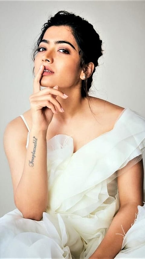 ৰাতিটোৰ ভিতৰতে ৰাষ্ট্ৰীয় ক্ৰাছ হৈ পৰা ১০ গৰাকী সুন্দৰী মহিলা