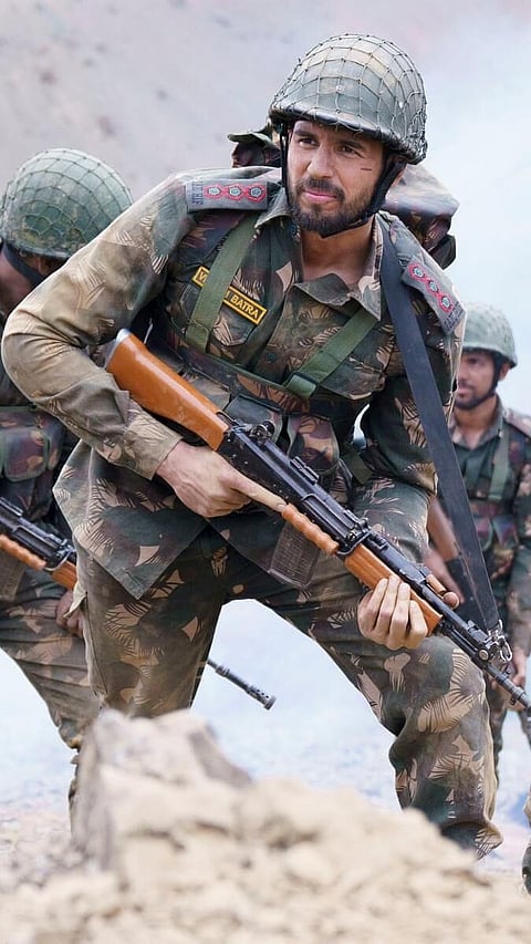 ভাৰতীয় সশস্ত্ৰ বাহিনীত সেৱা আগবঢ়োৱা ৬ জন বলীউডৰ তাৰকা