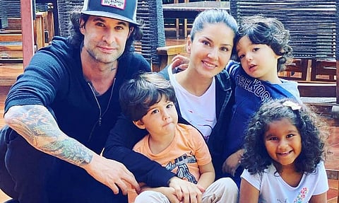 ব্যতিক্ৰমীতাৰে পিতৃত্ব-মাতৃত্ব অৰ্জন কৰা ভাৰতৰ বিখ্যাত চেলিব্ৰিটি দম্পতীঃ