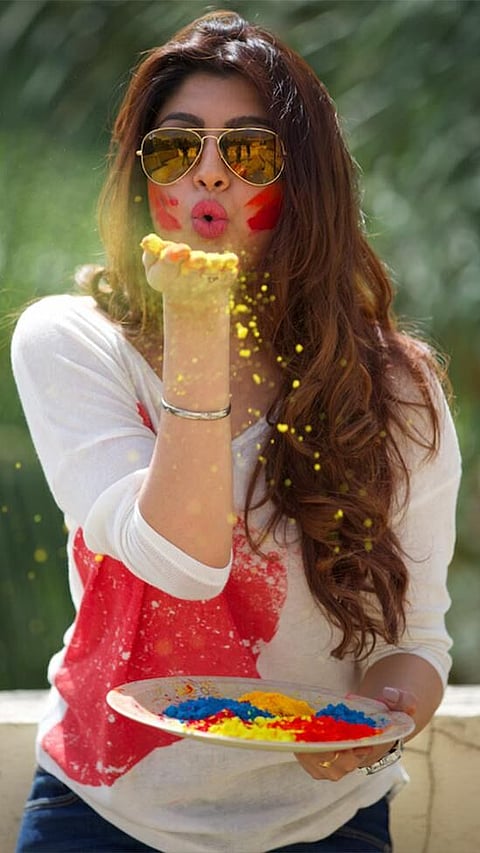 ফাকুৱা উৎসৱৰ আগত আৰু পিছত আপোনাৰ চুলি আৰু ছাল সুৰক্ষিত কৰিবলৈ সৌন্দৰ্য নিৰ্দেশনা