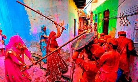 ভাৰতৰ বিভিন্ন ৰাজ্যত হোলী কেনেদৰে উদযাপন কৰা হয় ?