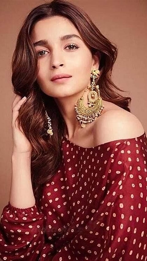 বলীউডৰ বিখ্যাত তাৰকাসকলৰ অদ্ভুত অভ্যাস যি শুনি আপুনি আচৰিত হব !