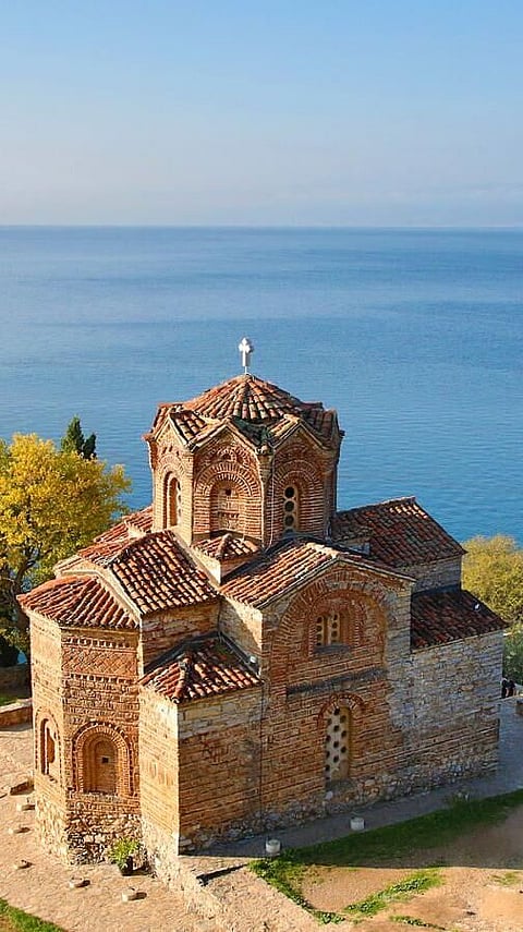 আনুষ্ঠানিকভাৱে নাম পৰিৱৰ্তন কৰা বিশ্বৰ ১০ খন দেশ