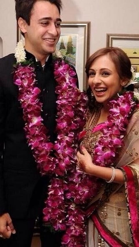 এছ.আৰ.কে.-গৌৰীৰ পৰা আয়ুষ্মান-তাহিৰালৈকে, ১০ গৰাকী তাৰকা যিয়ে তেওঁলোকৰ শৈশৱৰ প্ৰেমক জীৱনসংগী কৰিছিল