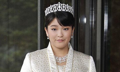 সঁচা প্ৰেমৰ উদাহৰণ! এজন 'সাধাৰণ লোক'ক বিয়া কৰাবলৈ ৰাজকীয় জীৱন ত্যাগ কৰিলে এইগৰাকী ৰাজকুমাৰীয়ে