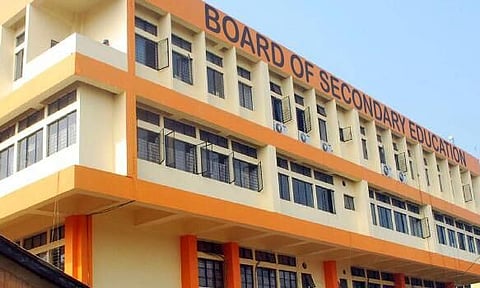 অসম এইচ.এছ.এল.চি. পৰীক্ষা: শীৰ্ষ ১০ টা স্থান ধাৰকৰ ভিতৰত ৬ জন হিচাপে জিলিকিছে কামৰূপ মেট্ৰ'ৰ শিক্ষাৰ্থী