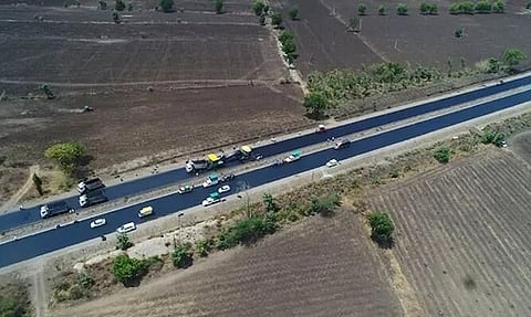 মাত্ৰ ৫ দিনত ৭৫ কিলোমিটাৰ পথ স্থাপন কৰি নতুন গিনিছ বিশ্ব অভিলেখ গঢ়িছে এন.এইচ.এ.আই.য়ে