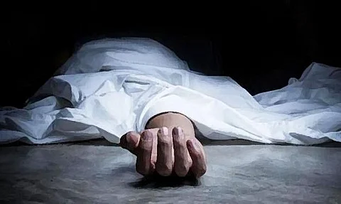 গুৱাহাটী: এইমছৰ সপ্তম মহলাৰ পৰা পৰি মৃত্যু জ্যেষ্ঠ চিকিৎসকৰ